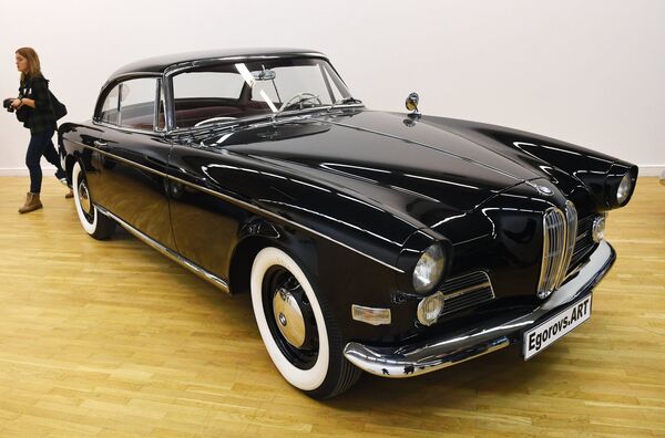 Автомобиль BMW 503 на выставке Редкие автомобили в ЦДХ Автомобиль BMW 503 на выставке Редкие автомобили в ЦДХ