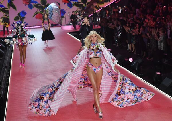 Показ Victoria’s Secret в Нью-Йорке Показ Victoria’s Secret в Нью-Йорке