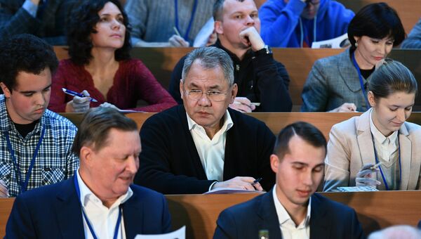 Министр обороны РФ Сергей Шойгу во время Всероссийского географического диктанта в Шуваловском корпусе МГУ имени М. В. Ломоносова в Москве. 11 ноября 2018 Министр обороны РФ Сергей Шойгу во время Всероссийского географического диктанта в Шуваловском корпусе МГУ имени М. В. Ломоносова в Москве. 11 ноября 2018