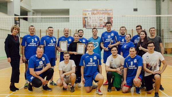 Чиновники и волонтеры сыграли в волейбол в рамках добровольческого форума Чиновники и волонтеры сыграли в волейбол в рамках добровольческого форума