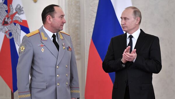 Президент РФ Владимир Путин и Геннадий Жидко (слева) на церемонии вручения государственных наград военнослужащим Вооруженных сил РФ. Архивное фото Президент РФ Владимир Путин и Геннадий Жидко (слева) на церемонии вручения государственных наград военнослужащим Вооруженных сил РФ. Архивное фото