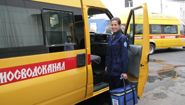 Татьяна Фомина у служебной машины Татьяна Фомина у служебной машины