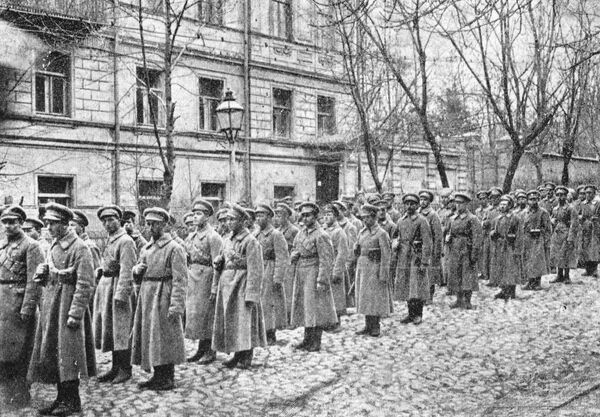 Сотня Сечевых стрельцов во время подавления восстания. Киев, январь 1918 года Сотня Сечевых стрельцов во время подавления восстания. Киев, январь 1918 года