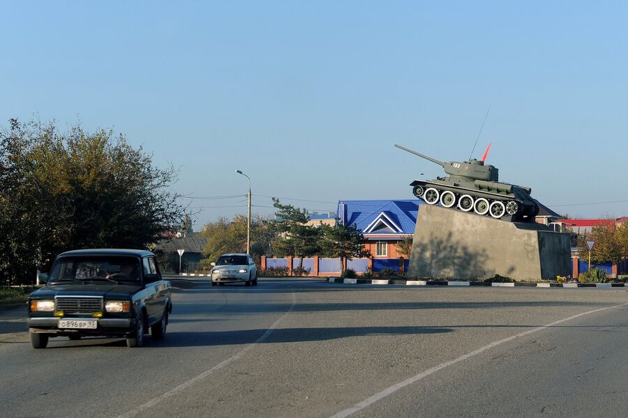 Танк Т-34 Кущевский колхозник в станице Кущевская Краснодарского края Танк Т-34 Кущевский колхозник в станице Кущевская Краснодарского края