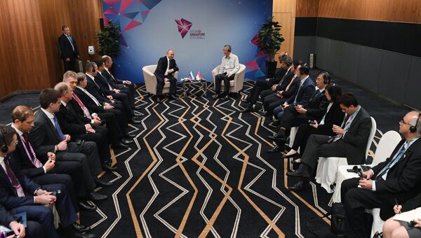 Президент РФ Владимир Путин и премьер-министр Сингапура Ли Сяньлун Президент РФ Владимир Путин и премьер-министр Сингапура Ли Сяньлун