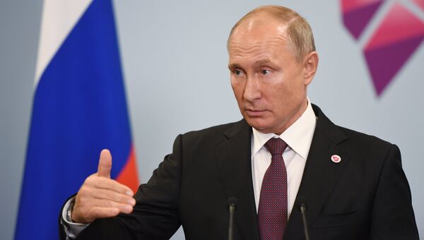 Президент РФ Владимир Путин на пресс-конференции в Сингапуре. 15 ноября 2018 Президент РФ Владимир Путин на пресс-конференции в Сингапуре. 15 ноября 2018