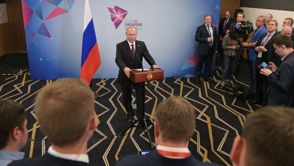 Президент РФ Владимир Путин на пресс-конференции в Сингапуре. 15 ноября 2018 Президент РФ Владимир Путин на пресс-конференции в Сингапуре. 15 ноября 2018