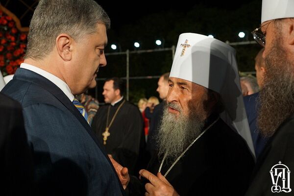 Блаженнейший Митрополит Киевский и всея Украины Онуфрий и Петр Порошенко на акции Первая минута мира, которая состоялась в мемориальном комплексе Национальный музей истории Украины во Второй мировой войне. 8 мая 2018 Блаженнейший Митрополит Киевский и всея Украины Онуфрий и Петр Порошенко на акции Первая минута мира, которая состоялась в мемориальном комплексе Национальный музей истории Украины во Второй мировой войне. 8 мая 2018