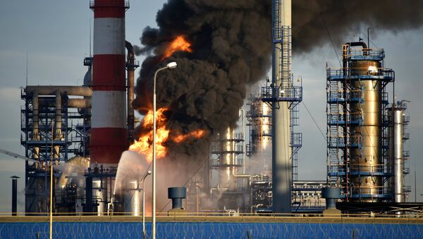 Пожар на Московском нефтеперерабатывающем заводе в Капотне Пожар на Московском нефтеперерабатывающем заводе в Капотне