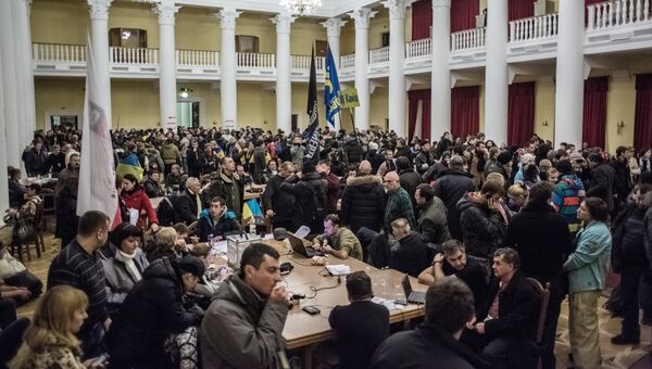 Участники акций сторонников евроинтеграции в захваченном здании киевской городской Рады Участники акций сторонников евроинтеграции в захваченном здании киевской городской Рады