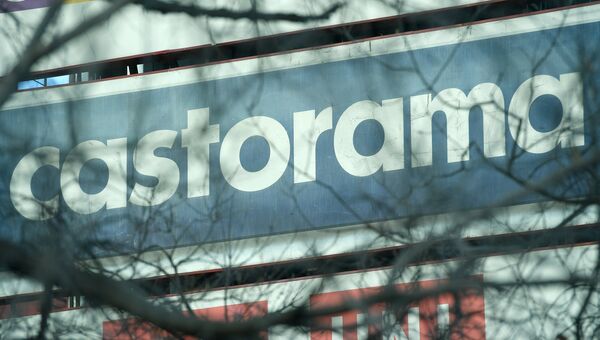 Вывеска гипермаркета Castorama на здании торгово-развлекательного центра Золотой Вавилон на проспекте Мира в Москве Вывеска гипермаркета Castorama на здании торгово-развлекательного центра Золотой Вавилон на проспекте Мира в Москве