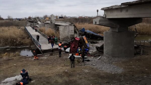 Автомобильный мост обрушился через реку Савала в Воронежской области. 21 ноября 2018 Автомобильный мост обрушился через реку Савала в Воронежской области. 21 ноября 2018