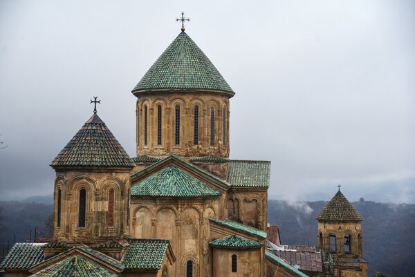 Гелатский монастырь 12 века в Кутаиси Гелатский монастырь 12 века в Кутаиси
