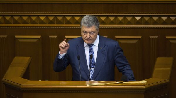 Президент Украины Петр Порошенко выступает на заседании Верховной рады Украины. Архивное фото Президент Украины Петр Порошенко выступает на заседании Верховной рады Украины. Архивное фото