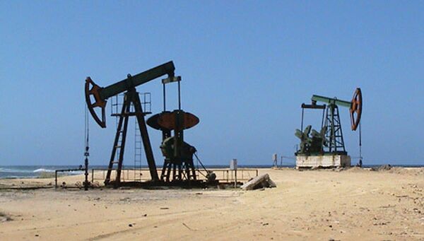 Укрепление рубля вероятно при цене на нефть порядка $100 за баррель Укрепление рубля вероятно при цене на нефть порядка $100 за баррель