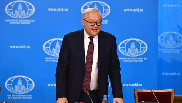 Заместитель министра иностранных дел РФ Сергей Рябков проводит брифинг по тематике Договора о ликвидации ракет средней и меньшей дальности Заместитель министра иностранных дел РФ Сергей Рябков проводит брифинг по тематике Договора о ликвидации ракет средней и меньшей дальности