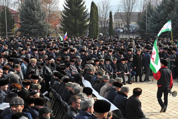 Митинг за отмену соглашения о границе между Ингушетией и Чечней в Назрани Митинг за отмену соглашения о границе между Ингушетией и Чечней в Назрани