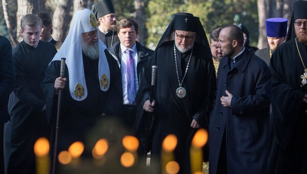 Патриарх Московский и всея Руси Кирилл и глава архиепископии русских православных церквей в Западной Европе, архиепископ Хариупольский Иоанн в Париже. Архивное фото Патриарх Московский и всея Руси Кирилл и глава архиепископии русских православных церквей в Западной Европе, архиепископ Хариупольский Иоанн в Париже. Архивное фото