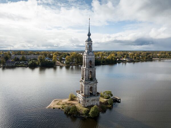 Колокольня Николаевского собора в городе Калязин Тверской области Колокольня Николаевского собора в городе Калязин Тверской области