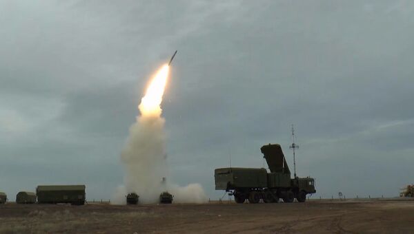 Кадры стрельбы ракетами ЗРС С-400 на полигоне Капустин Яр Кадры стрельбы ракетами ЗРС С-400 на полигоне Капустин Яр
