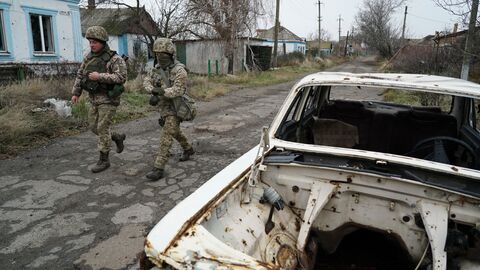 Украинские военные в Широкино на востоке Украины Украинские военные в Широкино на востоке Украины