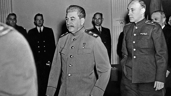 Маршал СССР И.В. Сталин направляется на очередное заседание Ялтинской (Крымской) конференции Маршал СССР И.В. Сталин направляется на очередное заседание Ялтинской (Крымской) конференции
