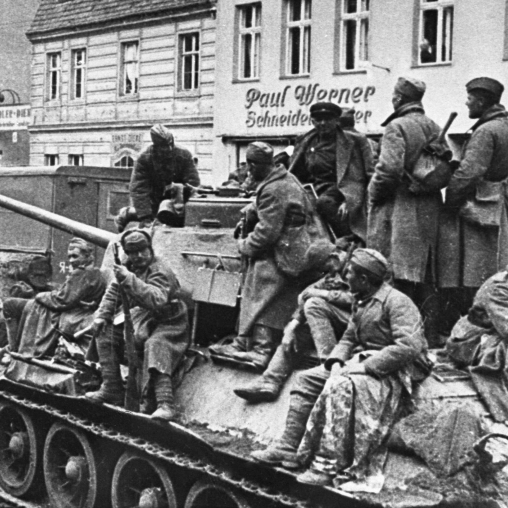 4 берлинская операция. Берлинская операция 1945 года. 16 Апреля 1945 Берлинская операция. Берлинская наступательная операция 16 апреля.