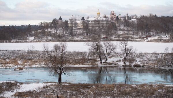 Вид на Саввино-Сторожевский монастырь в Звенигороде с Мясиной горы Вид на Саввино-Сторожевский монастырь в Звенигороде с Мясиной горы