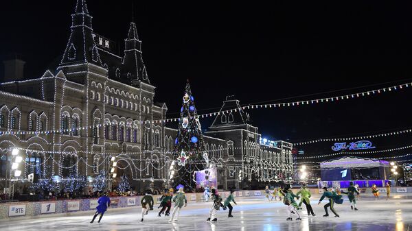 ГУМ-каток на Красной площади в Москве ГУМ-каток на Красной площади в Москве