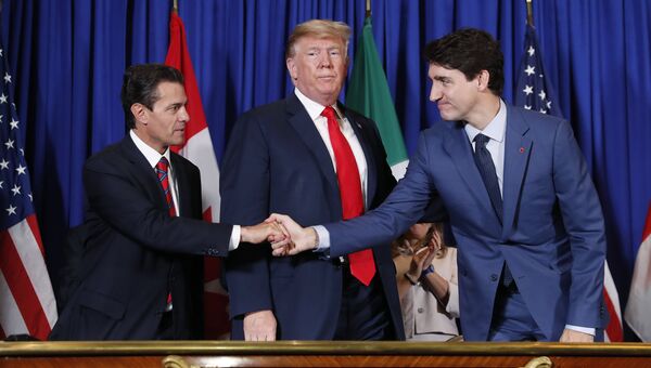 Глава Мексики Энрике Пенья Ньето, президент США Дональд Трамп и премьер-министр Канады Джастин Трюдо после подписания торгового соглашения USMCA. 30 ноября 2018 Глава Мексики Энрике Пенья Ньето, президент США Дональд Трамп и премьер-министр Канады Джастин Трюдо после подписания торгового соглашения USMCA. 30 ноября 2018