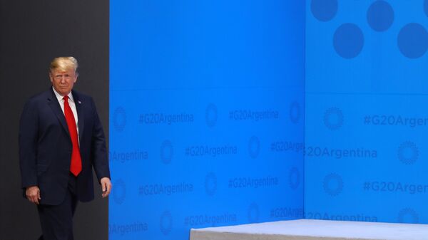 Президент США Дональд Трамп на церемонии встречи глав делегаций государств - участников Группы двадцати. 30 ноября 2018 Президент США Дональд Трамп на церемонии встречи глав делегаций государств - участников Группы двадцати. 30 ноября 2018