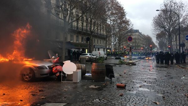 Во Франции проходят протесты против повышения цен на бензин. 1 декабря 2018 Во Франции проходят протесты против повышения цен на бензин. 1 декабря 2018