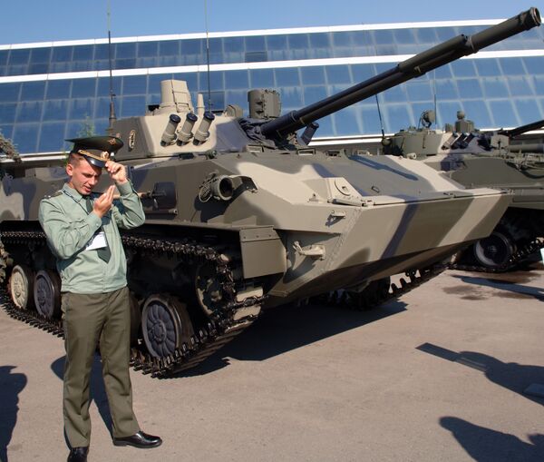 Девятая выставка оборонительных вооружений Айдэкс-2009 продлится до 26 февраля. Девятая выставка оборонительных вооружений Айдэкс-2009 продлится до 26 февраля.