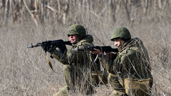 Военнослужащие во время учений мотострелковых войск 58-й общевойсковой армии ЮВО Военнослужащие во время учений мотострелковых войск 58-й общевойсковой армии ЮВО