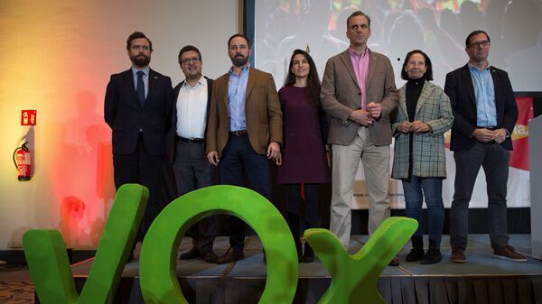 Члены партии Vox после пресс-конференции в Севилье Члены партии Vox после пресс-конференции в Севилье