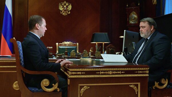 Председатель правительства РФ Дмитрий Медведев и руководитель Федеральной антимонопольной службы Игорь Артемьев во время встречи. 4 декабря 2018 Председатель правительства РФ Дмитрий Медведев и руководитель Федеральной антимонопольной службы Игорь Артемьев во время встречи. 4 декабря 2018