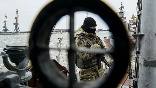 Украинские власти перед выборами все громче бряцают оружием, заявили в СФ