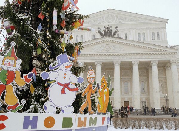 Новогодняя елка в сквере перед Большим театром Новогодняя елка в сквере перед Большим театром