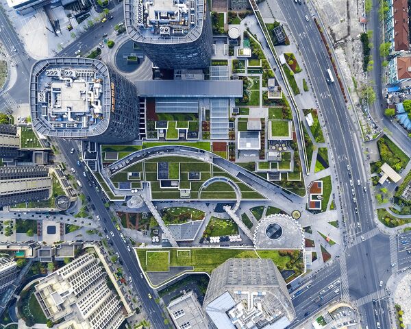 Здание Shanghai Greenland Center в Китае, победившее в категории Shopping Completed Buildings Winner на Всемирном фестивале архитектуры Здание Shanghai Greenland Center в Китае, победившее в категории Shopping Completed Buildings Winner на Всемирном фестивале архитектуры