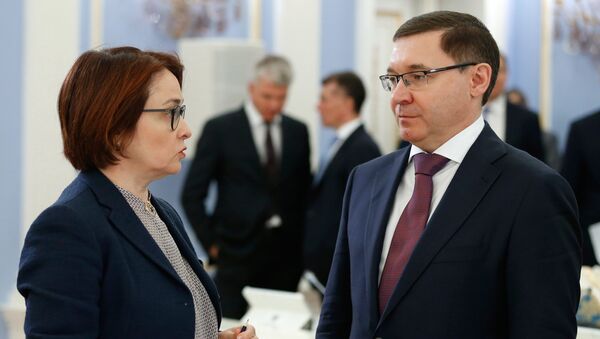 Председатель Центрального банка РФ Эльвира Набиуллина и министр строительства и жилищно-коммунального хозяйства РФ Владимир Якушев перед заседанием правительства РФ Председатель Центрального банка РФ Эльвира Набиуллина и министр строительства и жилищно-коммунального хозяйства РФ Владимир Якушев перед заседанием правительства РФ