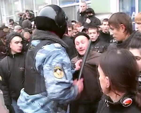 ОМОН разобрался с участниками Русского марша ОМОН разобрался с участниками Русского марша