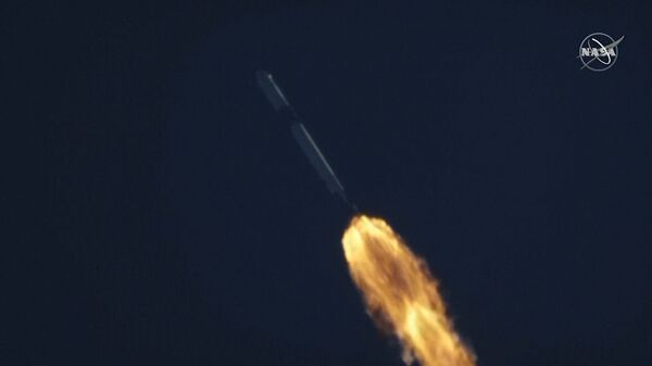 Кадры старта ракеты-носителя Falcon 9 с грузом для МКС Кадры старта ракеты-носителя Falcon 9 с грузом для МКС
