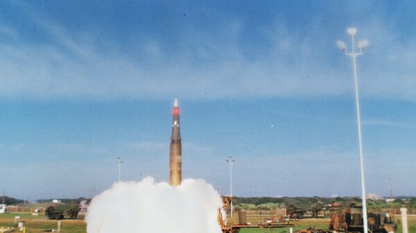 Запуск американской баллистической ракеты средней дальности Першинг-2 Запуск американской баллистической ракеты средней дальности Першинг-2
