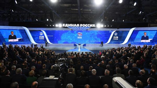 Председатель ЕР Дмитрий Медведев выступает на XVIII съезде Всероссийской политической партии Единая Россия . 8 декабря 2018 Председатель ЕР Дмитрий Медведев выступает на XVIII съезде Всероссийской политической партии Единая Россия . 8 декабря 2018