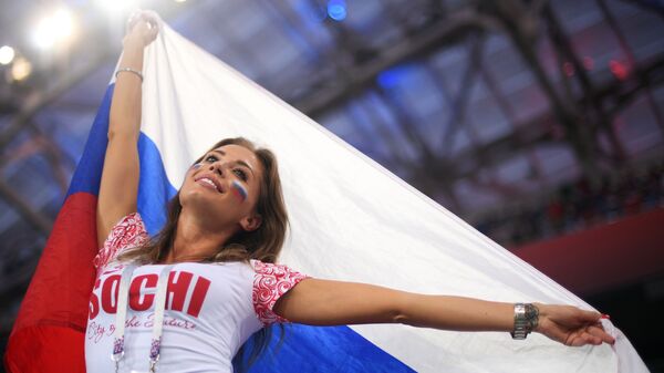 Болельщица сборной России перед матчем 1/4 финала чемпионата мира по футболу между сборными России и Хорватии Болельщица сборной России перед матчем 1/4 финала чемпионата мира по футболу между сборными России и Хорватии