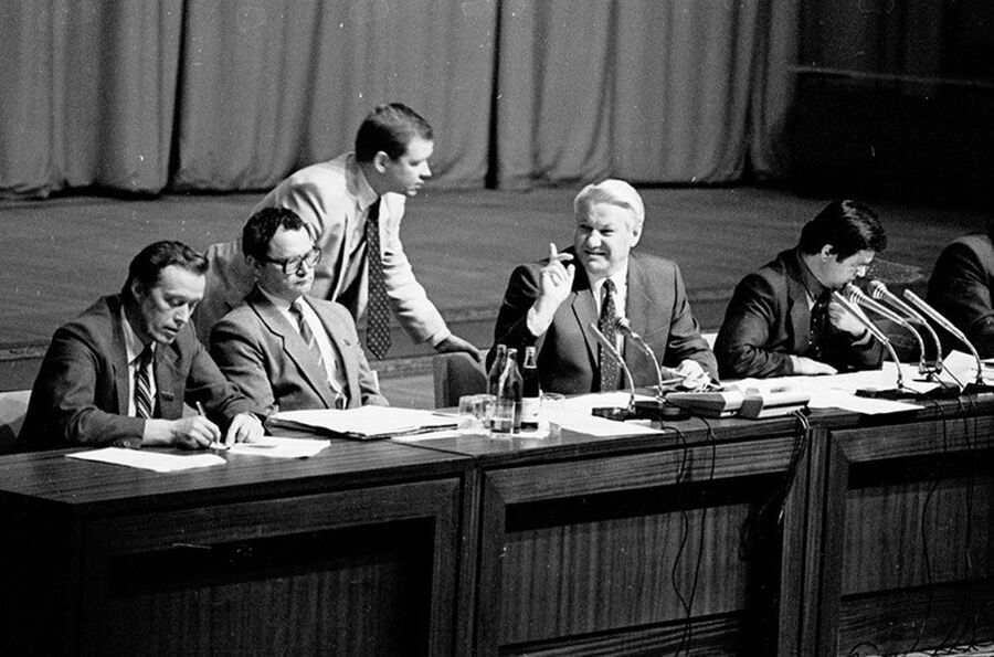 Сергей Станкевич и президент России Борис Ельцин. 22 августа 1991 года Сергей Станкевич и президент России Борис Ельцин. 22 августа 1991 года