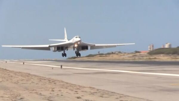 Российские Ту-160 в Венесуэле: приземление и встреча экипажей в аэропорту Российские Ту-160 в Венесуэле: приземление и встреча экипажей в аэропорту