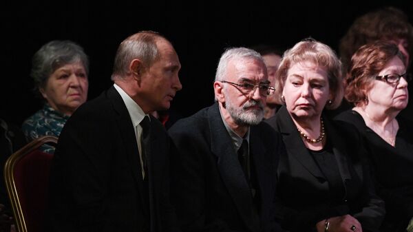 Владимир Путин на церемонии прощания с правозащитницей Людмилой Алексеевой. 11 декабря 2018 Владимир Путин на церемонии прощания с правозащитницей Людмилой Алексеевой. 11 декабря 2018