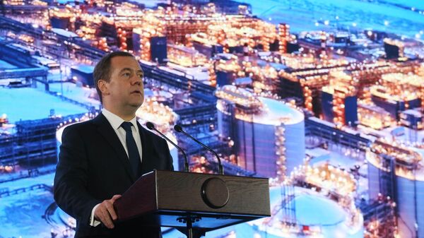 Председатель правительства РФ Дмитрий Медведев принимает участие в торжественной церемонии вывода завода Ямал СПГ на полную мощность. 11 декабря 2018 Председатель правительства РФ Дмитрий Медведев принимает участие в торжественной церемонии вывода завода Ямал СПГ на полную мощность. 11 декабря 2018
