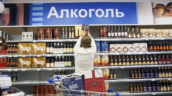 Алкогольный отдел в супермаркете Алкогольный отдел в супермаркете